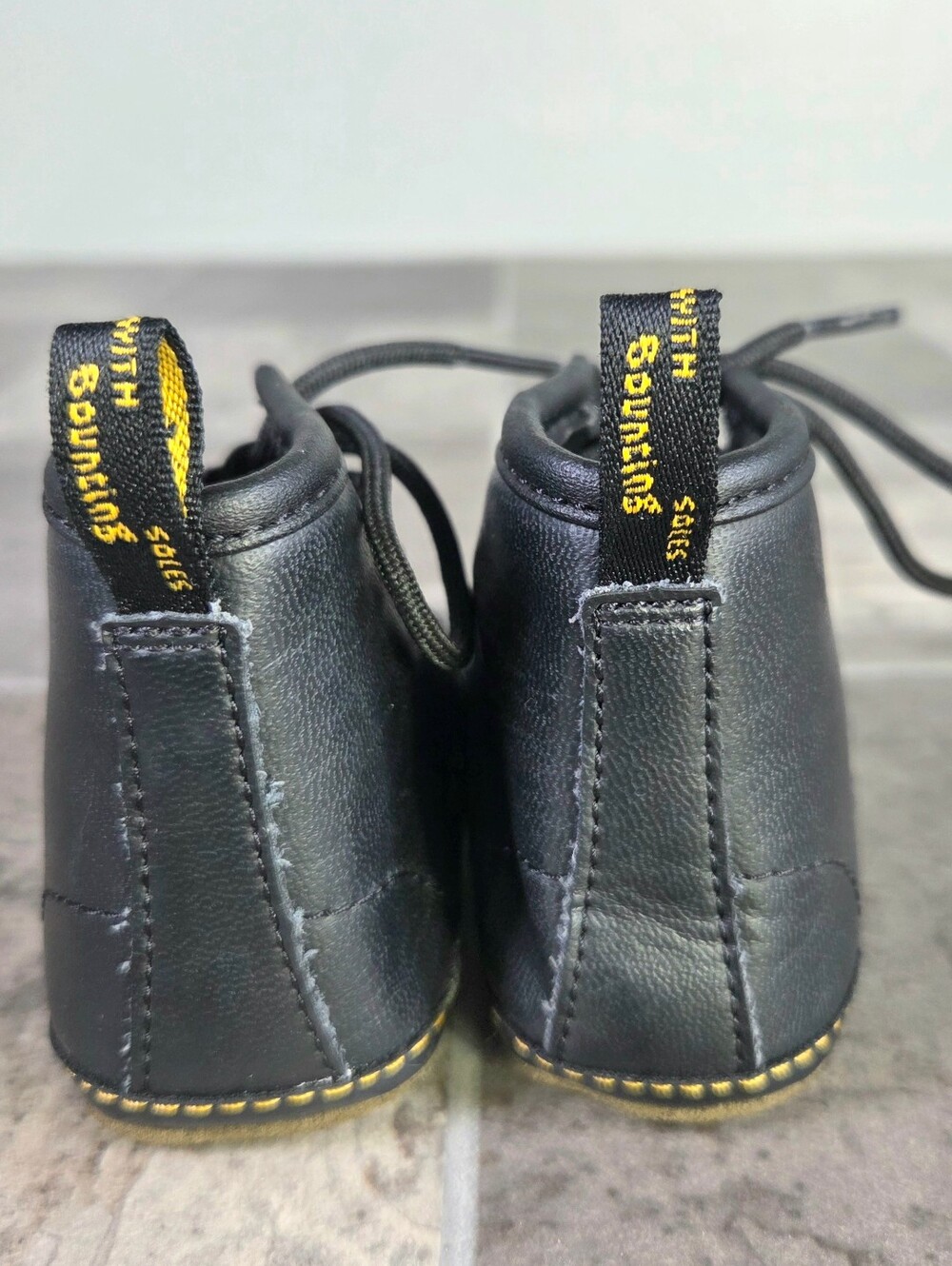 DR. MARTENS 1460 CRIB INFANT LEATHER BOOTIES. - Picture 4 of 7
